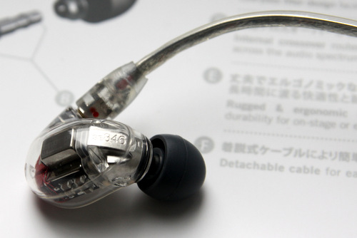 Bên trong mỗi củ tai tí hon của SE846 là một hệ thống 4 driver độ phân giải cao dạng MicroDriver được cấu hình thành một hệ thống 3 đường tiếng giúp xử lý từng dải tần thấp, trung và cao một cách độc lập.