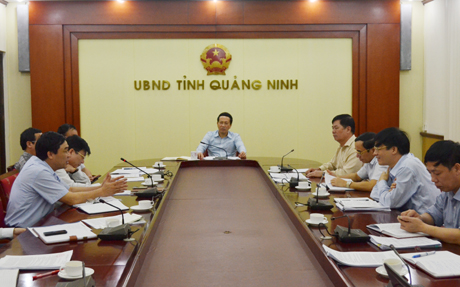 Đồng chí Nguyễn Văn Thành, Phó Chủ tịch UBND tỉnh yêu cầu tiểu ban thu ngân sách tăng cường rà soát các khoản thu.