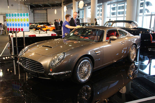 Speedback GT với cảm hứng từ Aston Martin DB5 với động cơ 5 lít V8 siêu nạp từ mẫu Jaguar XKR.
