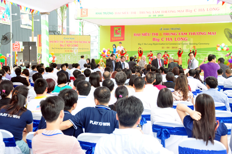 Quang cảnh lễ khai trương.
