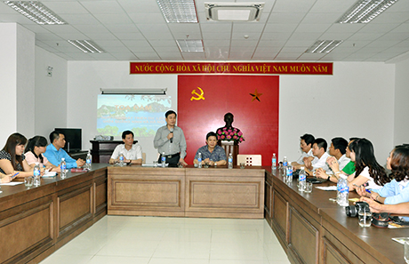Đồng chí Trịnh Đăng Thanh, Phó Giám đốc Sở Văn hóa, Thể thao và Du lịch phát biểu tại buổi tọa đàm
