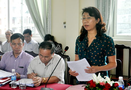 Đồng chí Lê Thị Bích Hường, Trưởng Ban Tổ chức Tỉnh ủy phát biểu