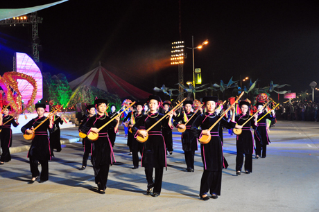 Kết hợp nét văn hóa truyền thống tạo nét riêng của Carnaval Hạ Long.