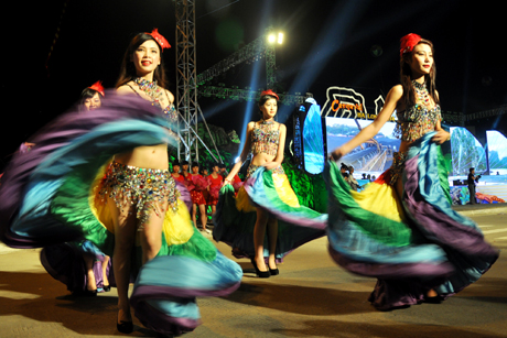 Rực rỡ đêm hội Carnaval Hạ Long 2014