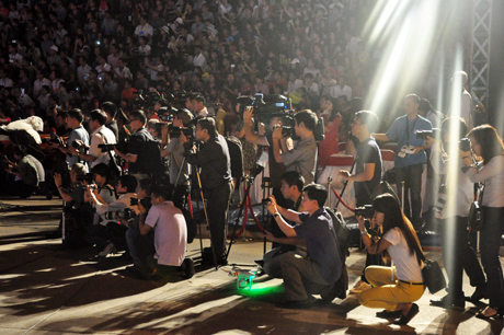  Carnaval Hạ Long 2014 thu hút đông đảo phóng viên đến đưa tin.