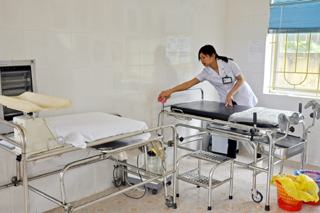 Mặc dù ít sử dụng, nhưng trang thiết bị ở Trạm Y tế xã Quảng La (huyện Hoành Bồ) phải chi phí “bảo dưỡng” gần 20 triệu đồng/năm.