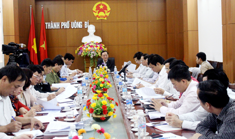 Đồng chí Đỗ Thông, Phó Chủ tịch Thường trực UBND tỉnh làm việc với TP Uông Bí về giải quyết đơn thư khiếu nại.