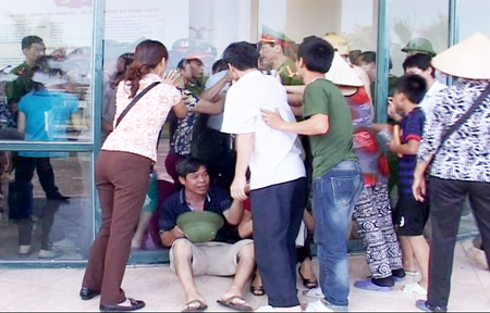 Các đối tượng gây rối tại trụ sở UBND huyện Hải Hà