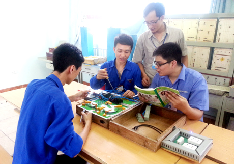 Sử dụng mô hình “Bộ thực hành lập trình tổng hợp” tại Phân hiệu Đào tạo Cẩm Phả, Trường CĐ Nghề mỏ Hồng Cẩm - Vinacomin.