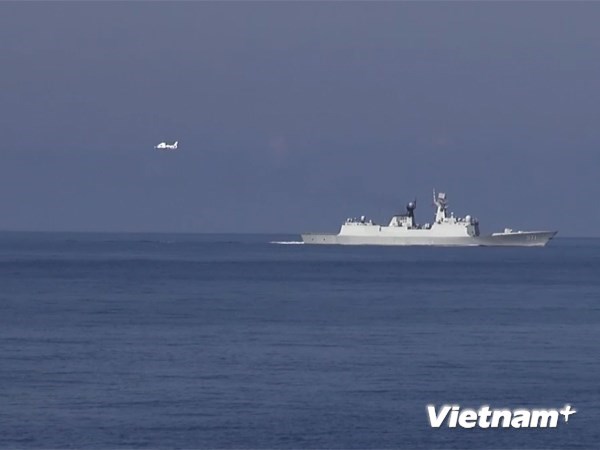  Cận cảnh máy bay và tàu Trung Quốc xâm phạm vùng đặc quyền kinh tế của Việt Nam. (Ảnh: Sơn Bách/Vietnam+) 