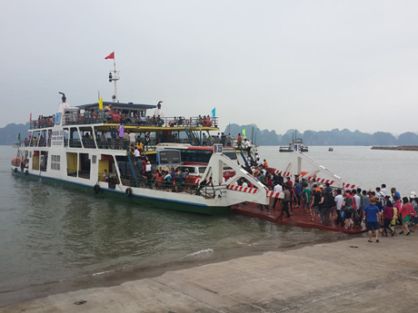 Phà Tuần Châu- Cát Bà.