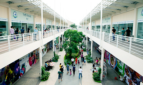 Được biết đến như một trung tâm thương mại mở, hiện đại và quy mô tại Quảng Ninh, Halong Marine Plaza là địa điểm kinh doanh lý tưởng với lượng khách ổn định, bền vững.