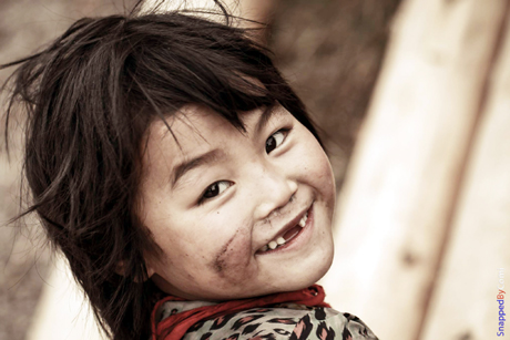 Hay khi ngắm nhìn “cô bé lọ lem” ở vùng quê Phó Bảng (huyện Đồng Văn, Hà Giang) cười phô cả hàm răng sún…