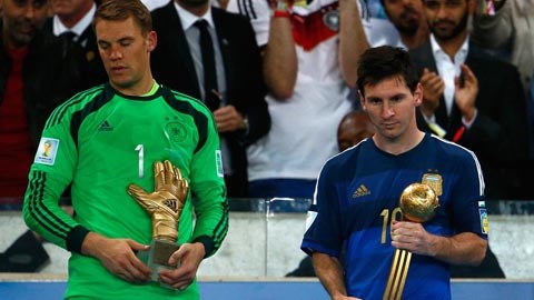 Messi và Neuer trên bục nhận giải cho 2 cá nhân xuất sắc