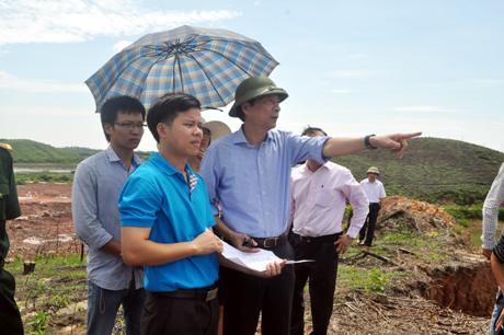 Đồng chí Chủ tịch UBND tỉnh yêu cầu các chủ nuôi trồng thủy sản tại  huyện Đầm Hà chủ động có biện pháp chống chống cơn bão số 2.