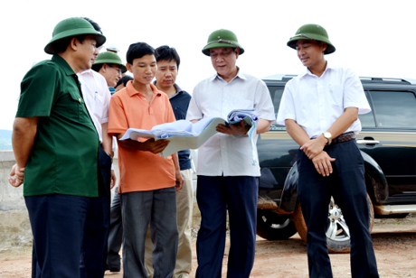 Phó Chủ tịch Thường trực UBND tỉnh Đỗ Thông kiểm tra công tác phòng chống cơn bão số 2