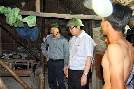Các đồng chí: Cao Đức Phát, Bộ trưởng Bộ NN&PTNT; Đặng Huy Hậu, Phó Chủ tịch UBND tỉnh trực tiếp chỉ đạo công tác di dân