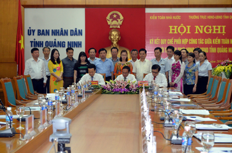 Lãnh đạo Kiểm toán Nhà nước và lãnh đạo tỉnh Quảng Ninh ký kết Quy chế phối hợp.