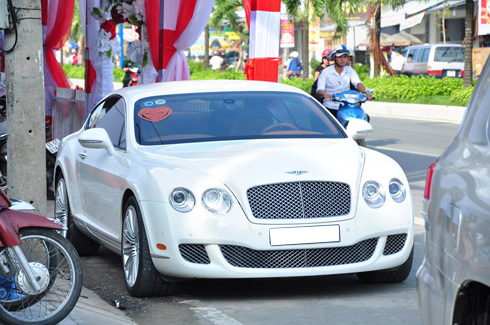 Bentley Continental GT Speed có giá khoảng 400.000 - 500.000 USD.