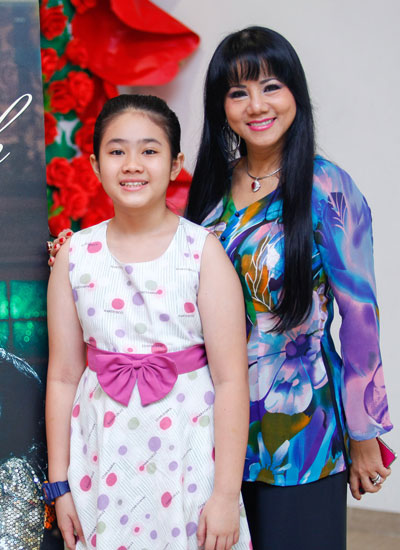  Ngọc Ánh hạnh phúc bên con gái 11 tuổi tại buổi họp báo liveshow 