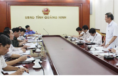 Đồng chí Nguyễn Sơn, Phó Chánh án TAND Tối cao, Phó Trưởng BCĐ thực hiện thí điểm Chế định Thừa phát lại Trung ương phát biểu tại cuộc họp.
