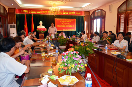 Đồng chí Phạm Hồng Cẩm, Phó Trưởng Ban Tuyên giáo Tỉnh ủy kết luận tại hội nghị.