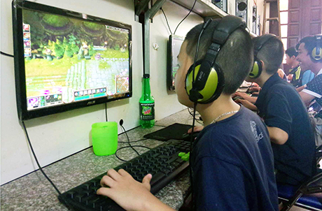 Dịp hè là thời điểm rất nhiều thanh, thiếu niên “đốt” tiền của bố mẹ để thoả mãn cơn “nghiện” game.