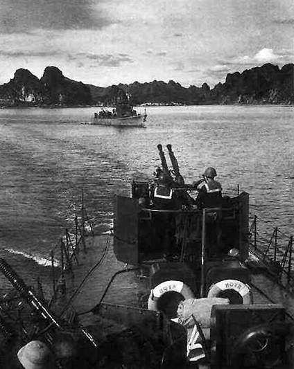 Tàu hải quân Việt Nam chiến đấu trên vùng biển Đông Bắc năm 1964 (Ảnh tư liệu)