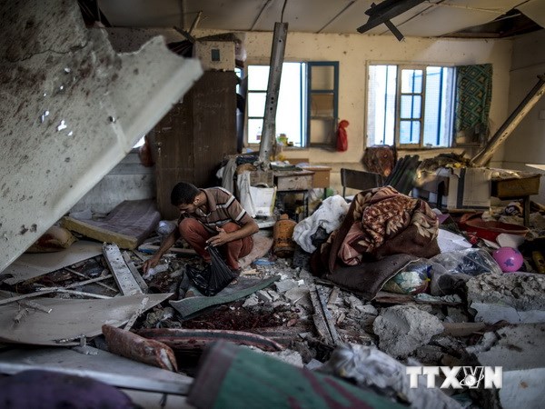 Cảnh đổ nát sau vụ nã pháo của Israel vào trường học ở Gaza. (Nguồn: AFP/TTXVN)