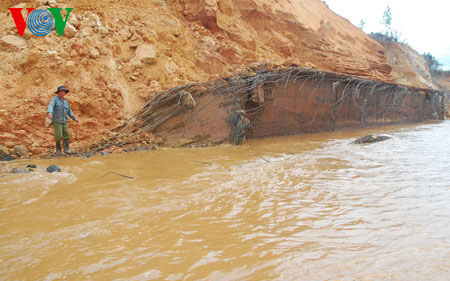 Hình ảnh vụ vỡ đập thủy điện Ia Krêl tháng 6/2013 