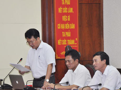 Đồng chí Nguyễn Đức Thành, Bí thư huyện ủy Cô Tô trình bày Đề án của huyện
