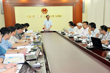 Đồng chí Đỗ Thông, Phó Chủ tịch Thường trực UBND tỉnh phát biểu kết luận cuộc họp