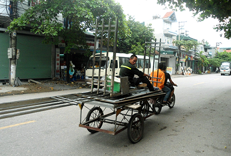 Ảnh chụp hồi 14h30 ngày 14-8-2014 trên đường 336, đoạn qua phường Hà Lầm, TP Hạ Long.