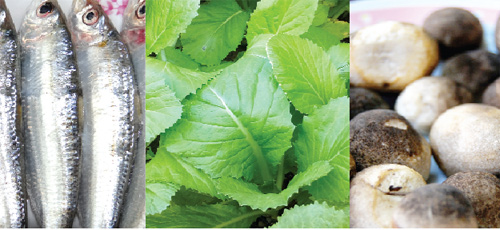 Cá trích, cải xanh, nấm rơm... thích hợp dùng chế biến món ăn cho người bệnh thận, béo phì, tiểu đường...  - Ảnh: K.Vy - M.Khôi