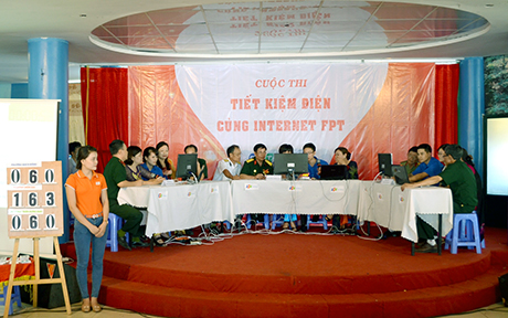 Đội chơi của các phường: Bạch Đằng, Trần Hưng Đạo và Hồng Gai (TP Hạ Long) tham gia chương trình “Tiết kiệm điện cùng internet FPT” do Điện lực Quảng Ninh tổ chức vào tháng 5-2014.