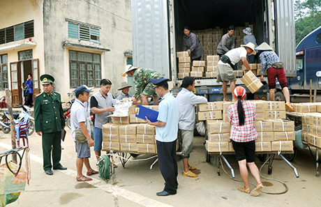 Xuất nhập khẩu hàng hoá tại cửa khẩu Hoành Mô (Bình Liêu).