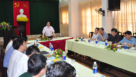 Đồng chí Bí thư Tỉnh ủy phát biểu trong buổi làm việc với lãnh đạo huyện Đông Triều.