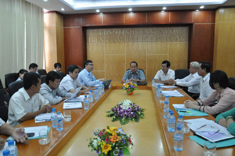 Đồng chí Nguyễn Thanh Bình, Phó Chủ tịch UBND tỉnh An Giang thăm và làm việc tại Trung tâm DVHCC tỉnh.