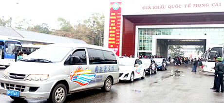 Thông tuyến xe du lịch tự lái qua cửa khẩu quốc tế Móng Cái (12-2013).
