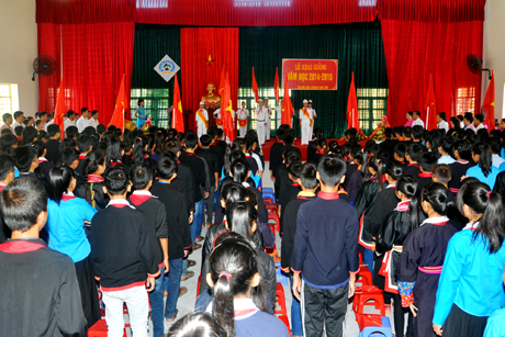 Quang cảnh khai giảng năm học mới 2014-2015 tại Trường Dân tộc nội trú THCS và THPT Tiên Yên, huyện Tiên Yên