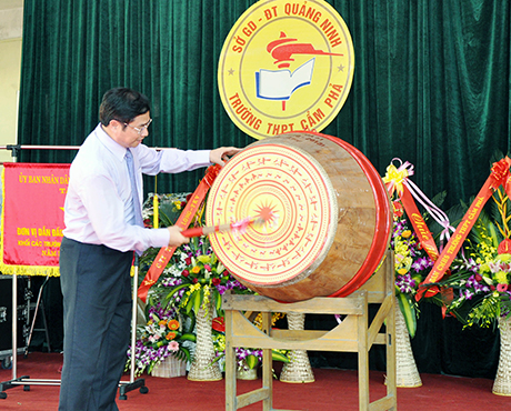 Bí thư Tỉnh ủy Phạm Minh Chính dự lễ khai giảng tại trường THPT Cẩm Phả