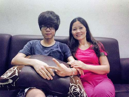 Bùi Anh Tuấn và mẹ - Ảnh: Nhân vật cung cấp