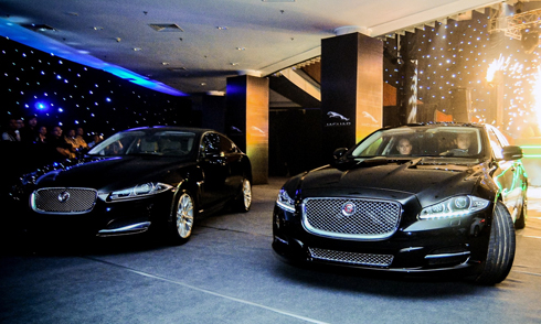 Hai mẫu sedan của Jaguar tại Việt Nam, chiếc XJ Supersport và XF Saloon.