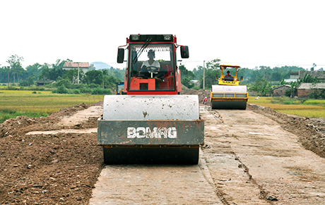 Bên cạnh đó, việc đầu tư hạ tầng giao thông trong bối cảnh ngân sách đầu tư còn khó khăn, tỉnh cũng đã và đang kêu gọi xúc tiến hạ tầng theo hình thức BOT, PPP... như cải tạo nâng cấp QL18 đoạn Uông Bí - Hạ Long, đã cơ bản hoàn thành và đang khẩn trương triển khai đoạn Uông Bí - Bắc Ninh (ảnh 4).