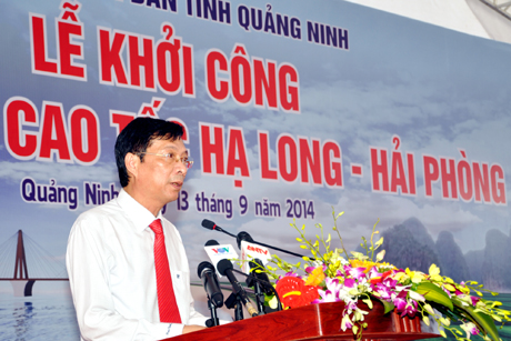 Đồng chí Nguyễn Văn Đọc, Phó Bí thư Tỉnh ủy, Chủ tịch UBND tỉnh khai quát về dự án tuyến Cao tốc Hạ Long - Hải Phòng.