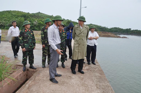 Phó Bí thư Tỉnh ủy, Chủ tịch HĐND tỉnh Nguyễn Đức Long chỉ đạo công tác phòng, chống bão số 3 tại các địa phương khu vực miền Đông