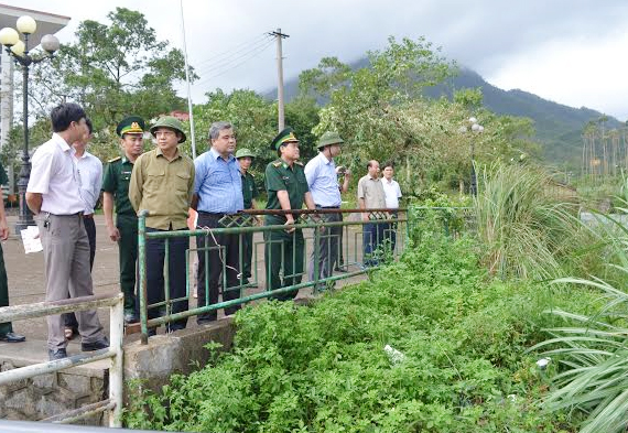 Phó Chủ tịch UBND tỉnh Đặng Huy Hậu chỉ đạo công tác phòng chống lũ quét sau bão số 3