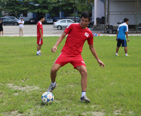 Mặc dù đã có thời gian dài tập trung ở đội tuyển quốc gia nhưng trung vệ Nguyễn Huy Cường cũng có mặt tạp buổi tập đầu tiên