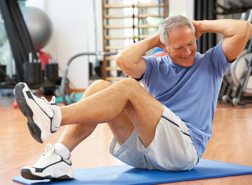 Người lớn tuổi cũng cần phải vận động đều đặn để duy trì sức khỏe - Ảnh: Shutterstock