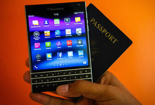 BlackBerry Passport. Ảnh: Cnet.